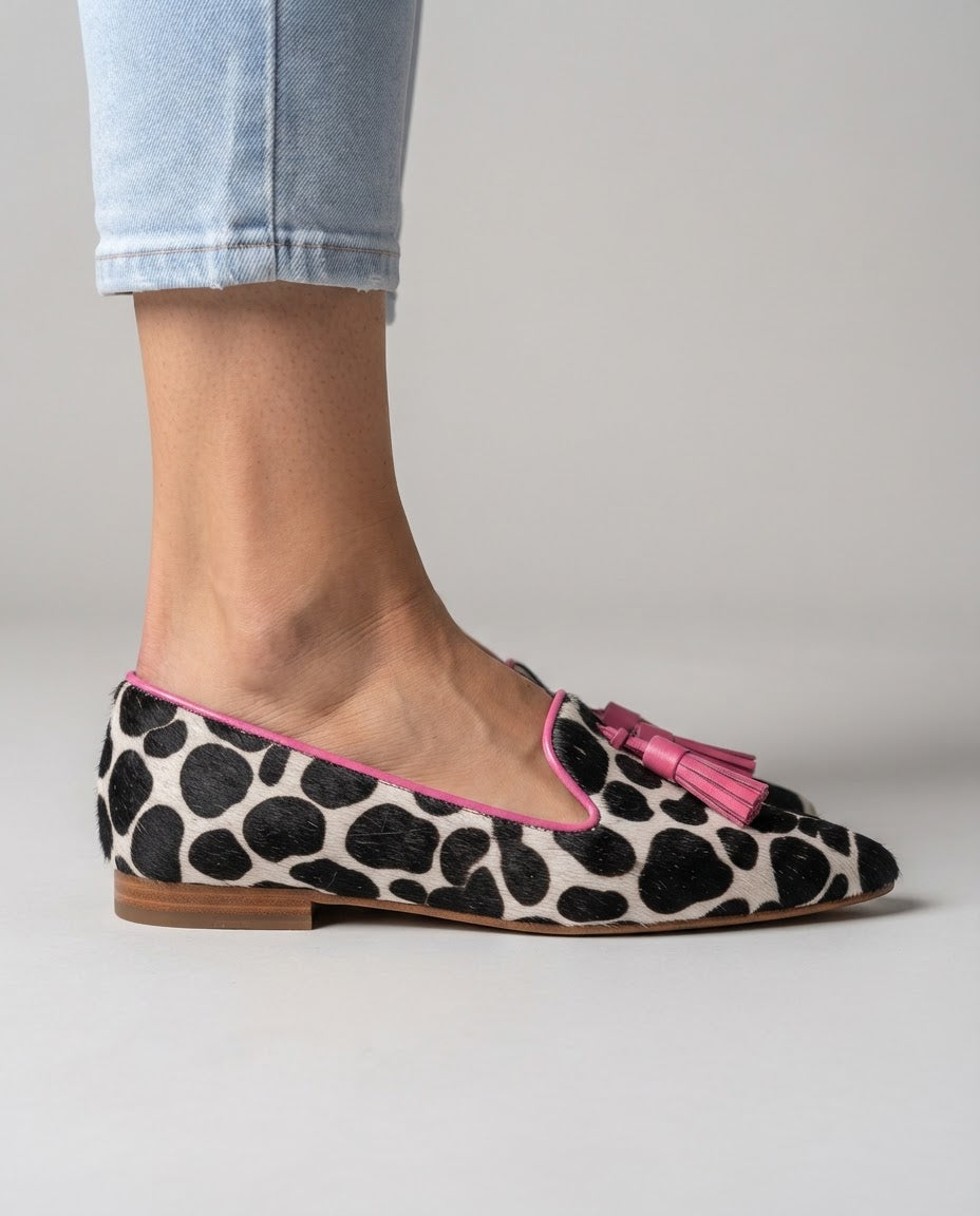 Mocassino Ginevra — Mucca Bianco e Nero, Nappine Rosa