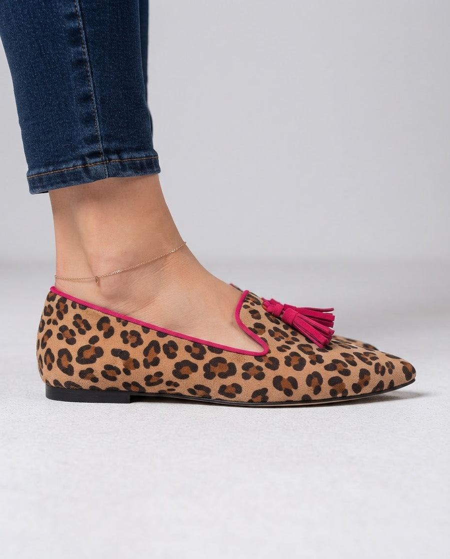 Mocassino Ginevra — Leopardo Scamosciato, Nappine Fucsia